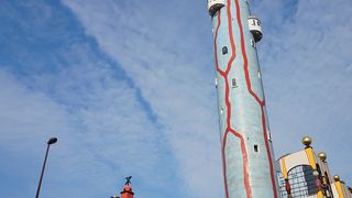 カラフルな建物です