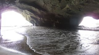 コチコミが与える誤解―干潮でなくても後から洞内に入れる！