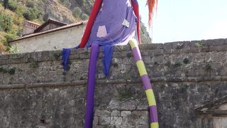 旧市街の北にある「川の門」