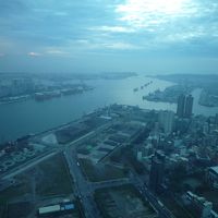 港側の眺望。ＰＭ2..5？煙っています。