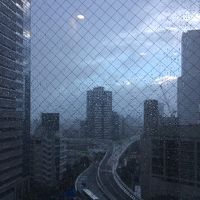 窓からは新宿摩天楼！