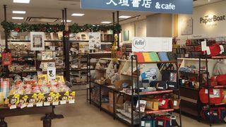 大垣書店アンドカフェ 神戸ハーバーランドumie店