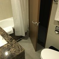 まあまあです。服等入れられる棚が多数