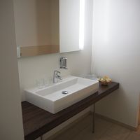 洗面台は広くてキレイ