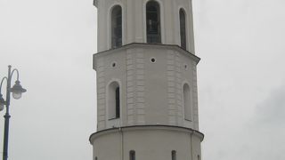 大聖堂の近くに建てられていました。