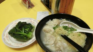 雲&#21534;麺と青菜