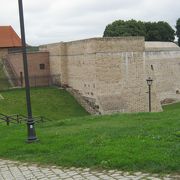 かつての城壁の一部です。