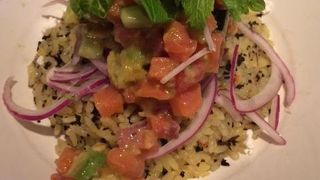 店内は広くて開放的！料理の味は独特かな・・・