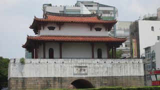 ロータリーの中にあります