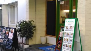 サンモールの入り口近くにあります。