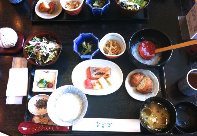 鮭の美味しい なだ万の美味しい朝食♪