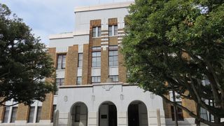 裏面は現代的な・・・