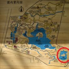 小石川後楽園の内庭の場所を示す地図です。後楽園の東側です。
