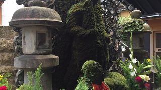 繁華街のど真ん中にひっそりと