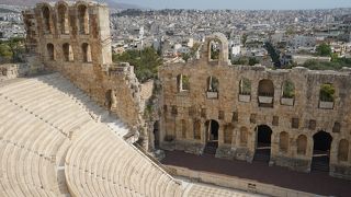 紀元161年に建設の音楽堂