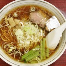 「ラーメン＆カレーライスセット」のラーメン