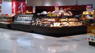 フジグラン安芸の１階にあります。