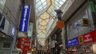 地元色の強いアーケード商店街
