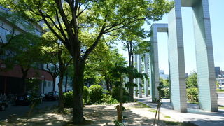 強化ガラスを使用した平和の門です！