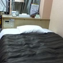 部屋は狭いですが、寝るだけなら問題ない広さです