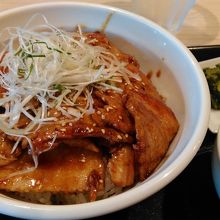 豚丼レギュラー1026円