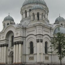 大きな建物です。