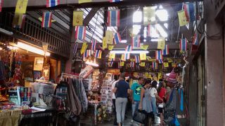 川沿いのレストランがいい