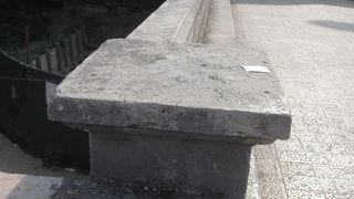 この橋を渡るといよいよ旧市街だという観光気分が高まってくる橋です