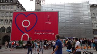 新市庁舎前の広々とした広場ですが、南側は工事中でした！