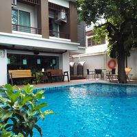 1Fプール。隣はサウナとジム。