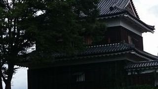 窓の真下は尼ヶ淵