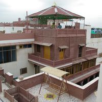 屋根のあるところが屋上のレストラン。