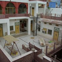 ２階中庭。まだ内装工事中なので、ごちゃごちゃ。