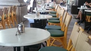 雰囲気の良いオープンカフェ