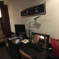 部屋はシックです