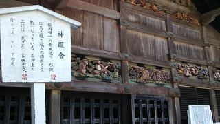 彫刻がたくさん