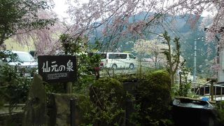 大平台の高台にあります