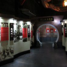 福建人や潮州人など、それぞれの移民の概略が書かれたパネル