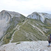 奥が鑓ヶ岳で手前は杓子岳