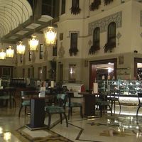 エントランスの様子（その１）。まるでパサージュです。