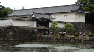 立派な枡形を形成する江戸城の顔となる門