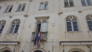 ベルタワーと総督邸の間