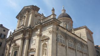 教会に入るだけなら無料でしたが、宝物殿は有料でした