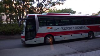 なぜオレンジのバスの会社と別会社になったのか全く理解できません