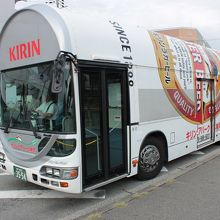 キリンビアパーク神戸行きのバスはラガービールです。
