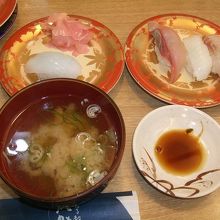 美味しいアラ汁とエビ汁は、セルフサービスで無料でした