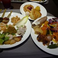 取り切れないほどの品数。スイーツ撮り損ねました！１品が凝って