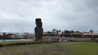 港の近くにあります