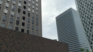 少し古そうなビル