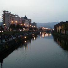 運河からすぐ近くです。夕景楽しんでいたら閉店しますよ